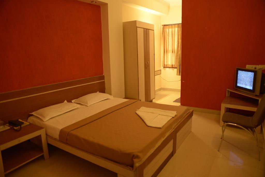 Hotel Sri Sai Krupa Hyderabad Quarto foto